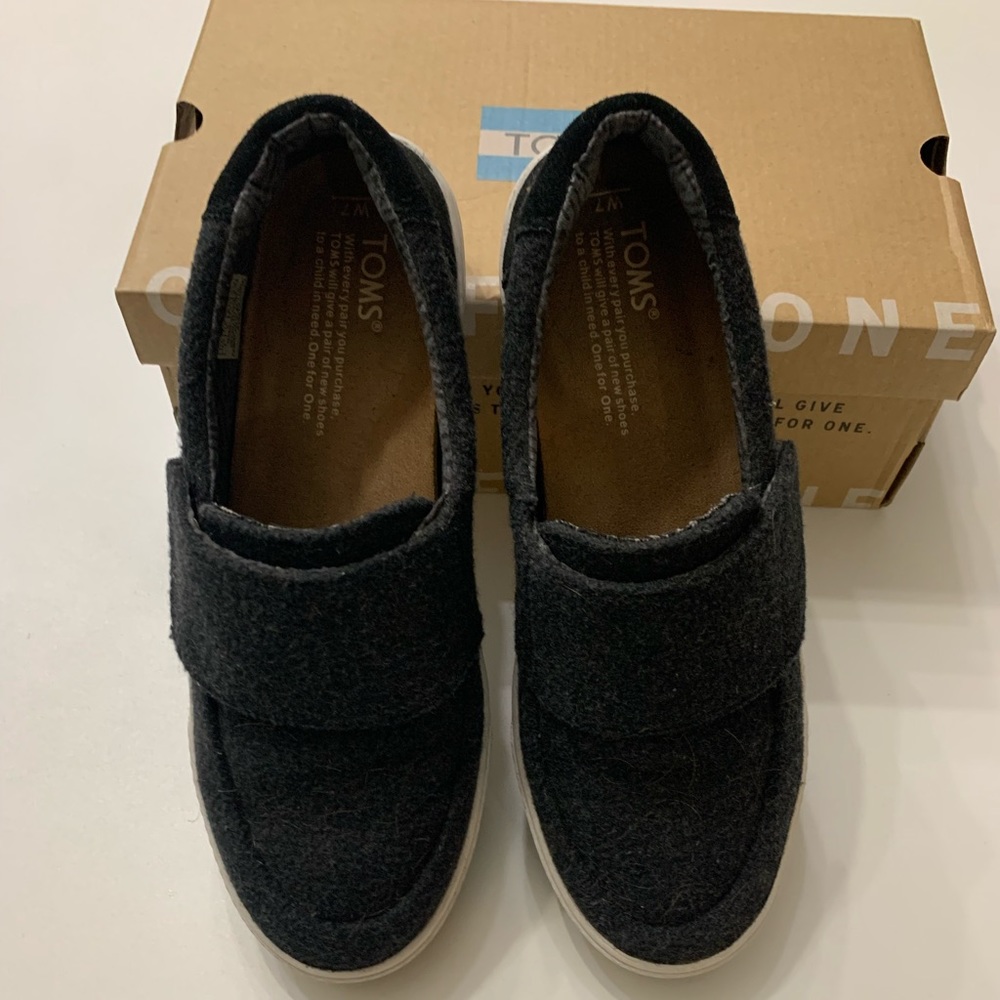 Tom’s Altair black felt suede size 7